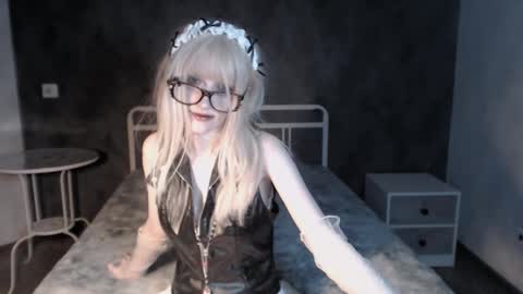 Snapshot of charlie_crystal chatting on 11-27-25, 07:27 Charlie online show from 11-27-25, 07:27