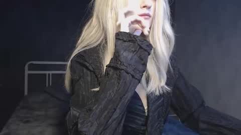 Snapshot of charlie_crystal chatting on 02-19-26, 01:56 Charlie online show from 02-19-26, 01:56