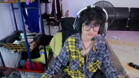 Snapshot of charlietaylorr__ chatting on 06-19-26, 05:23 Charlie online show from 06-19-26, 05:23