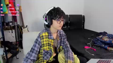 Snapshot of charlietaylorr__ chatting on 07-14-26, 12:24 Charlie online show from 07-14-26, 12:24