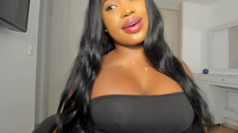 Snapshot of charlotte_tiller chatting on 04-21-26, 06:31 Yuli online show from 04-21-26, 06:31
