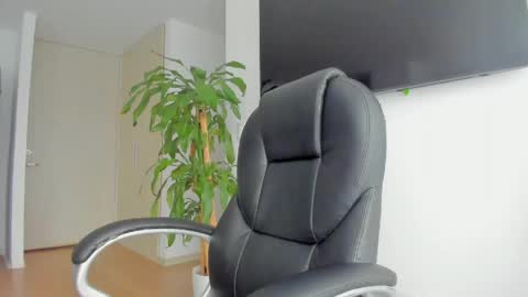 Snapshot of charlotte_tiller chatting on 05-02-26, 06:46 Yuli online show from 05-02-26, 06:46