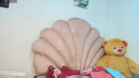 charlotte_walker1 online show from 03-20-26, 09:52