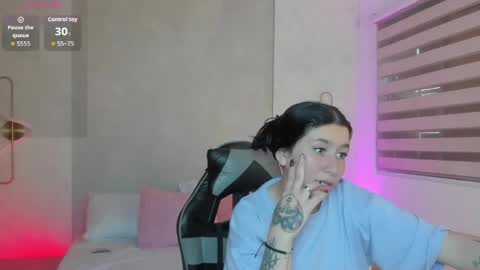 Snapshot of charlottee27_ chatting on 06-05-26, 08:14 Charlottee online show from 06-05-26, 08:14