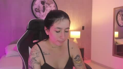 Snapshot of charlottee27_ chatting on 06-10-26, 02:01 Charlottee online show from 06-10-26, 02:01
