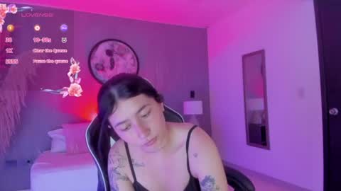 Snapshot of charlottee27_ chatting on 06-25-26, 02:11 Charlottee online show from 06-25-26, 02:11