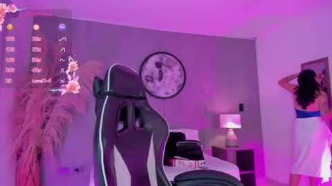 Snapshot of charlottee27_ chatting on 07-15-26, 02:06 Charlottee online show from 07-15-26, 02:06