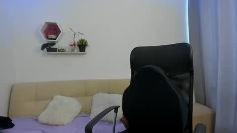 Snapshot of charlottelabouff chatting on 06-16-26, 07:27 Charlotte online show from 06-16-26, 07:27