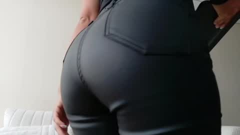 Snapshot of cheek_chic12 chatting on 05-14-26, 09:54 Regina Phalange online show from 05-14-26, 09:54