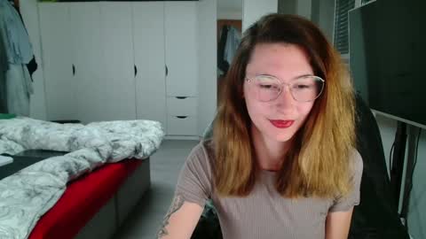 Snapshot of cherryangle chatting on 03-01-26, 06:37 Leonie online show from 03-01-26, 06:37