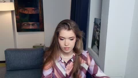 Snapshot of chia_silver chatting on 04-01-26, 07:20 Mia online show from 04-01-26, 07:20