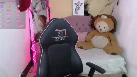 Snapshot of chiara_tay chatting on 10-28-25, 02:59 Chiara online show from 10-28-25, 02:59