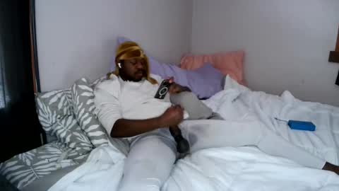 Snapshot of chicagothirdleg chatting on 01-31-26, 07:45 Que online show from 01-31-26, 07:45