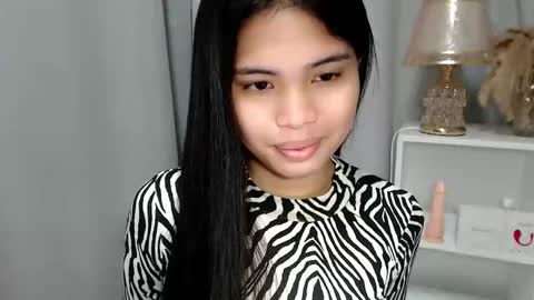 Snapshot of chictemptation_ chatting on 06-04-26, 11:11 CRISTINE3. online show from 06-04-26, 11:11