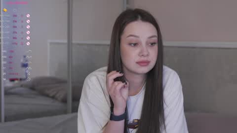 Snapshot of chillgirlll chatting on 05-02-26, 04:39 Nicole online show from 05-02-26, 04:39