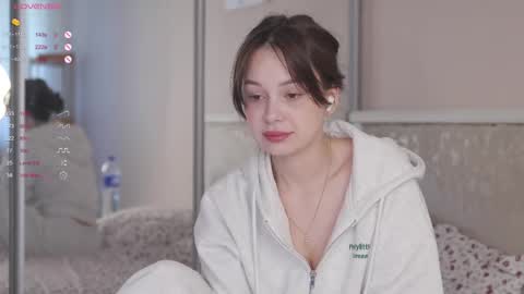 Snapshot of chillgirlll chatting on 06-07-26, 05:00 Nicole online show from 06-07-26, 05:00