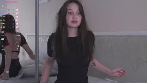 Snapshot of chillgirlll chatting on 07-06-26, 05:48 Nicole online show from 07-06-26, 05:48