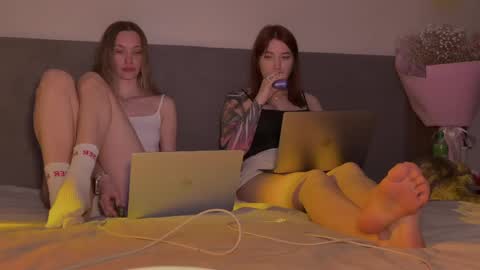 Snapshot of chillgoddess chatting on 04-19-26, 08:33 Goddess Vika - owner of all ur money online show from 04-19-26, 08:33