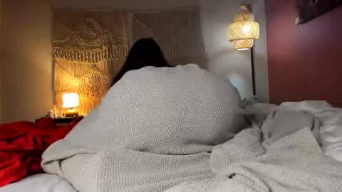 Snapshot of chillwithcamii chatting on 02-15-26, 09:55 yoursensualparadise online show from 02-15-26, 09:55