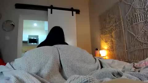 Snapshot of chillwithcamii chatting on 02-25-26, 06:12 yoursensualparadise online show from 02-25-26, 06:12