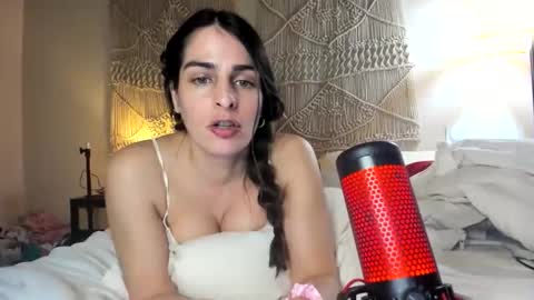 Snapshot of chillwithcamii chatting on 03-17-26, 12:15 yoursensualparadise online show from 03-17-26, 12:15