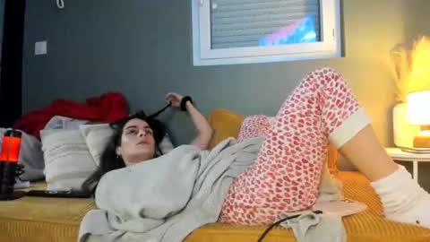 Snapshot of chillwithcamii chatting on 03-17-26, 08:01 yoursensualparadise online show from 03-17-26, 08:01