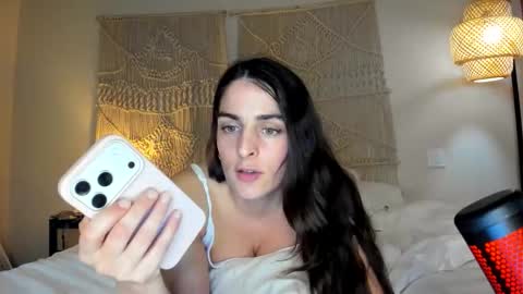 Snapshot of chillwithcamii chatting on 03-24-26, 04:01 yoursensualparadise online show from 03-24-26, 04:01