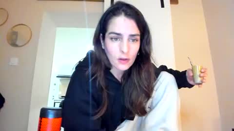 Snapshot of chillwithcamii chatting on 03-28-26, 02:05 yoursensualparadise online show from 03-28-26, 02:05