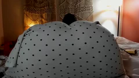 Snapshot of chillwithcamii chatting on 03-30-26, 04:30 yoursensualparadise online show from 03-30-26, 04:30