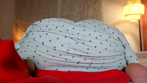 Snapshot of chillwithcamii chatting on 04-14-26, 09:43 yoursensualparadise online show from 04-14-26, 09:43