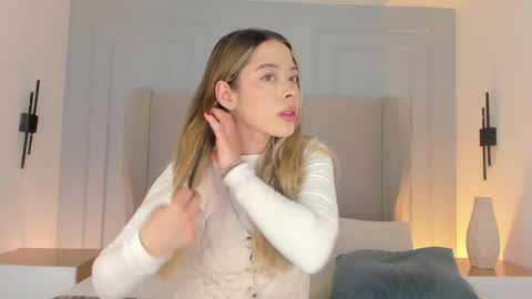 Chloe online show from 04-17-26, 12:19