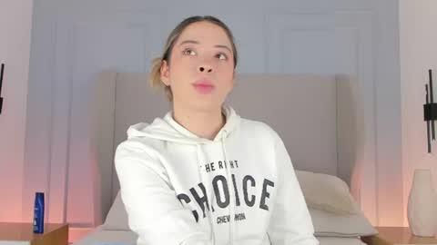 Snapshot of chloe_dee_ chatting on 06-19-26, 12:31 Chloe online show from 06-19-26, 12:31