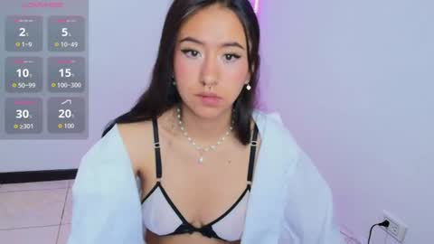 Snapshot of chloe_desire11 chatting on 06-11-26, 11:08 chloe_desire11 online show from 06-11-26, 11:08