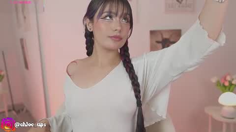 Snapshot of chloe_evans12 chatting on 06-17-26, 05:21 Chloe online show from 06-17-26, 05:21