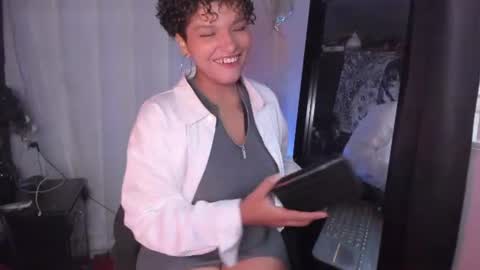 chloe_kisses2 online show from 06-19-26, 11:36