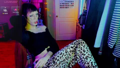 Snapshot of chloe_lorelai chatting on 01-07-25, 09:50 Chloe-Lorelei online show from 01-07-25, 09:50