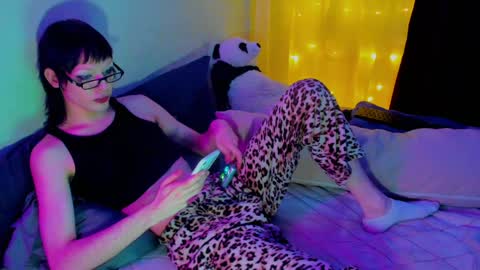 Snapshot of chloe_lorelai chatting on 01-20-25, 07:46 Chloe-Lorelei online show from 01-20-25, 07:46