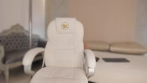 Snapshot of chloe_murray chatting on 03-25-26, 11:49 CHLOE online show from 03-25-26, 11:49