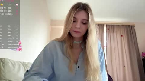Snapshot of chloe_show chatting on 06-01-26, 11:01 hloe online show from 06-01-26, 11:01