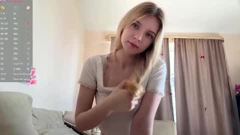 Snapshot of chloe_show chatting on 06-06-26, 11:15 hloe online show from 06-06-26, 11:15