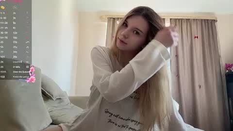 Snapshot of chloe_show chatting on 06-21-26, 12:52 hloe online show from 06-21-26, 12:52