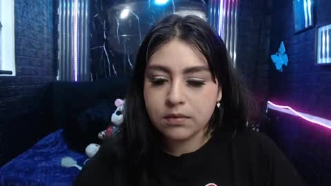 Snapshot of chloe_smith5 chatting on 06-11-26, 01:42 chloe_smith5 online show from 06-11-26, 01:42