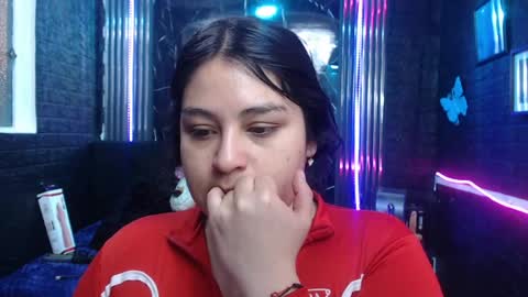 Snapshot of chloe_smith5 chatting on 06-16-26, 01:14 chloe_smith5 online show from 06-16-26, 01:14