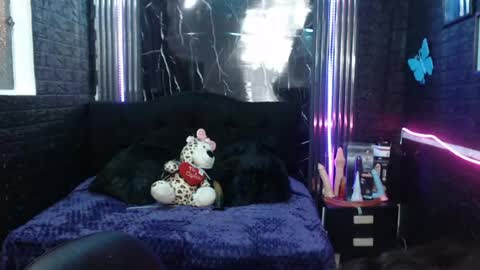 Snapshot of chloe_smith5 chatting on 06-23-26, 02:37 chloe_smith5 online show from 06-23-26, 02:37