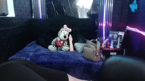 Snapshot of chloe_smith5 chatting on 06-30-26, 01:23 chloe_smith5 online show from 06-30-26, 01:23