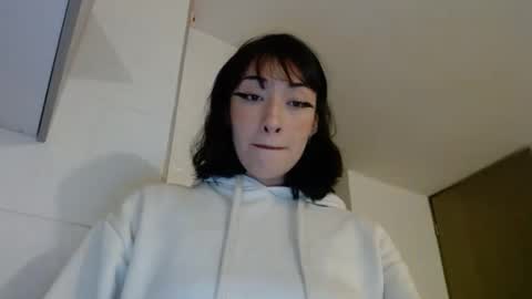 Snapshot of chloe_snoww chatting on 10-23-25, 11:14 cloes online show from 10-23-25, 11:14