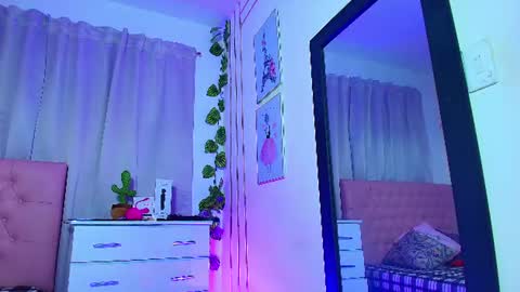 Snapshot of chloe_swarts chatting on 06-11-26, 02:53 Lulu online show from 06-11-26, 02:53