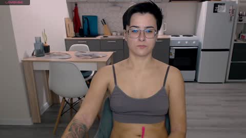 Snapshot of chloe_x_ chatting on 12-03-24, 10:39 Eva and Sandra online show from 12-03-24, 10:39