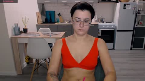 Snapshot of chloe_x_ chatting on 12-11-24, 10:03 Eva and Sandra online show from 12-11-24, 10:03