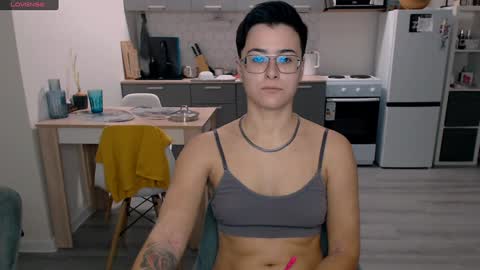 Snapshot of chloe_x_ chatting on 12-14-24, 11:39 Eva and Sandra online show from 12-14-24, 11:39